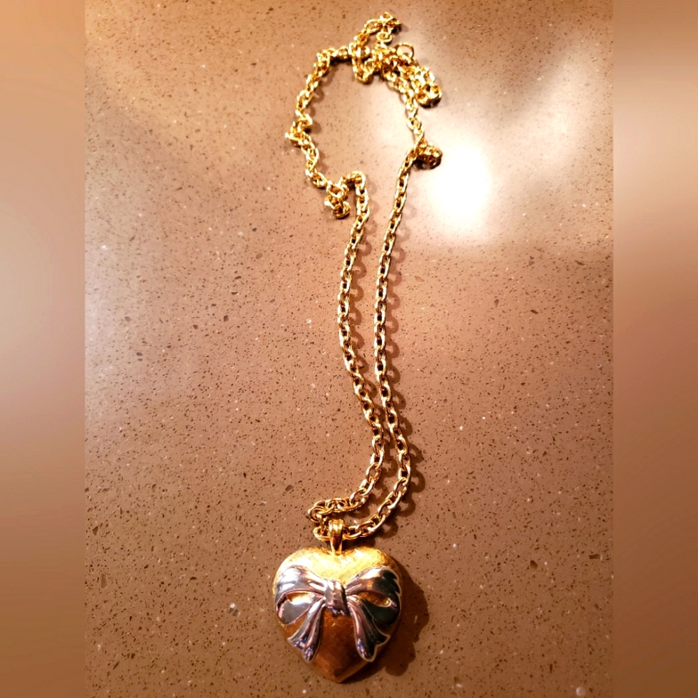 Vintage Premier gold necklace with heart pendant